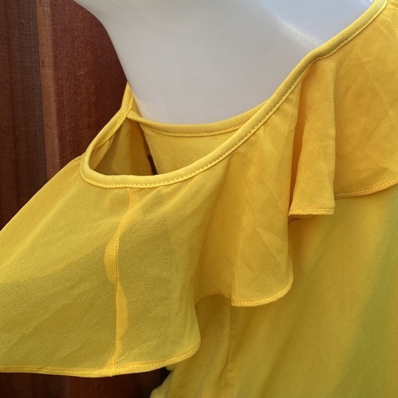 BCBG Yellow Halter Neck Rose Top Size S - Picture 4 of 9